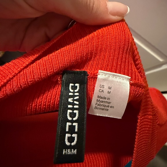 H&M Red Long-Sleeve Open-Back Knit Top - Picture 3 of 3